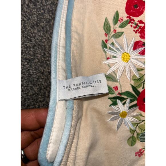 Rachel Ashwell Table Runner Floral Heart Embroidered Valentines Day 14" x72" - Picture 3 of 3